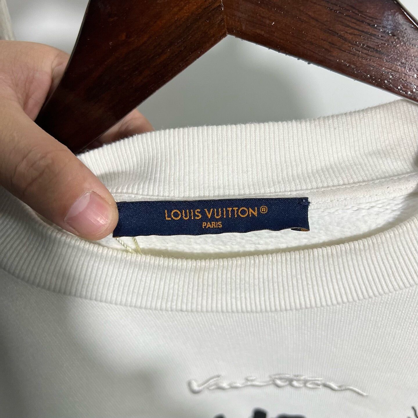 Louis Vuitton Louis Vuitton Graphic White Hoodie l Men Size US L / EU 52-54 / 3 - 3 Thumbnail