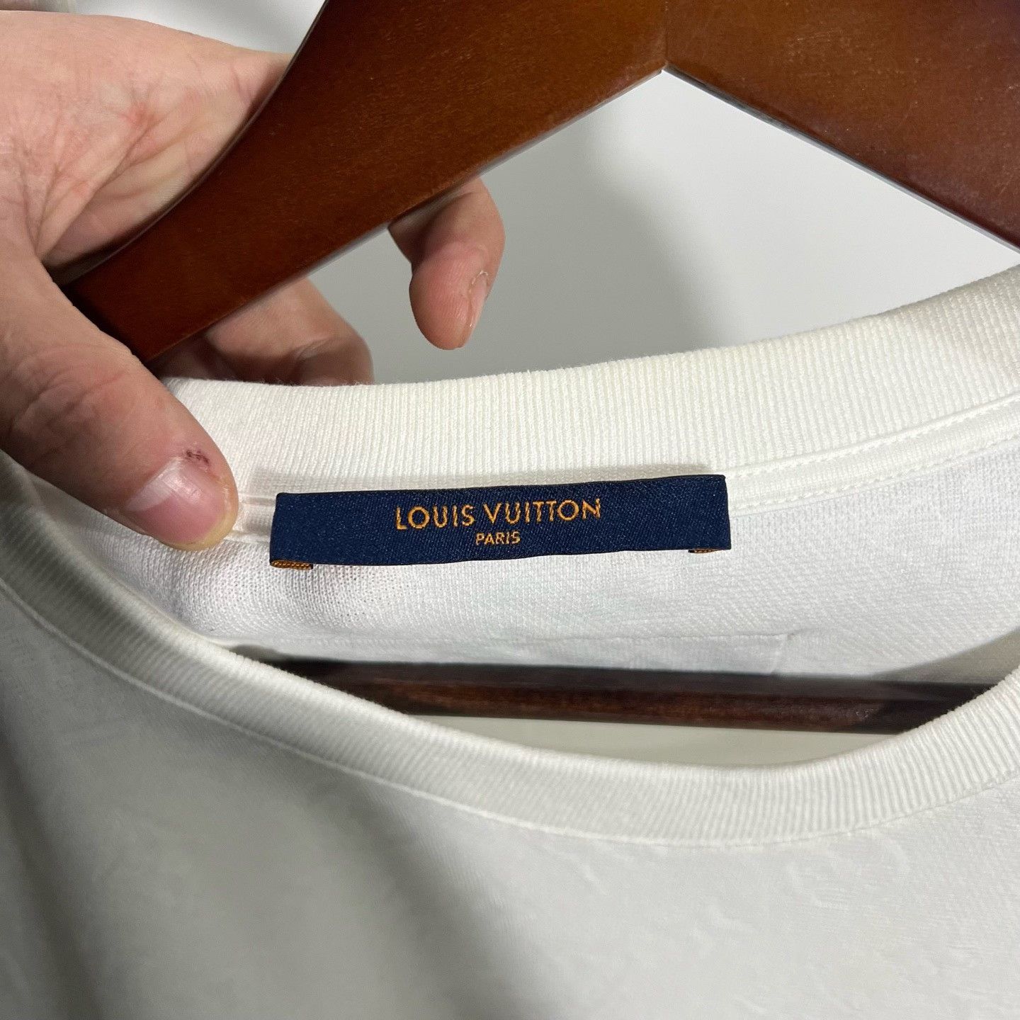 Louis Vuitton Louis Vuitton T-Shirt l Men Size US L / EU 52-54 / 3 - 3 Thumbnail