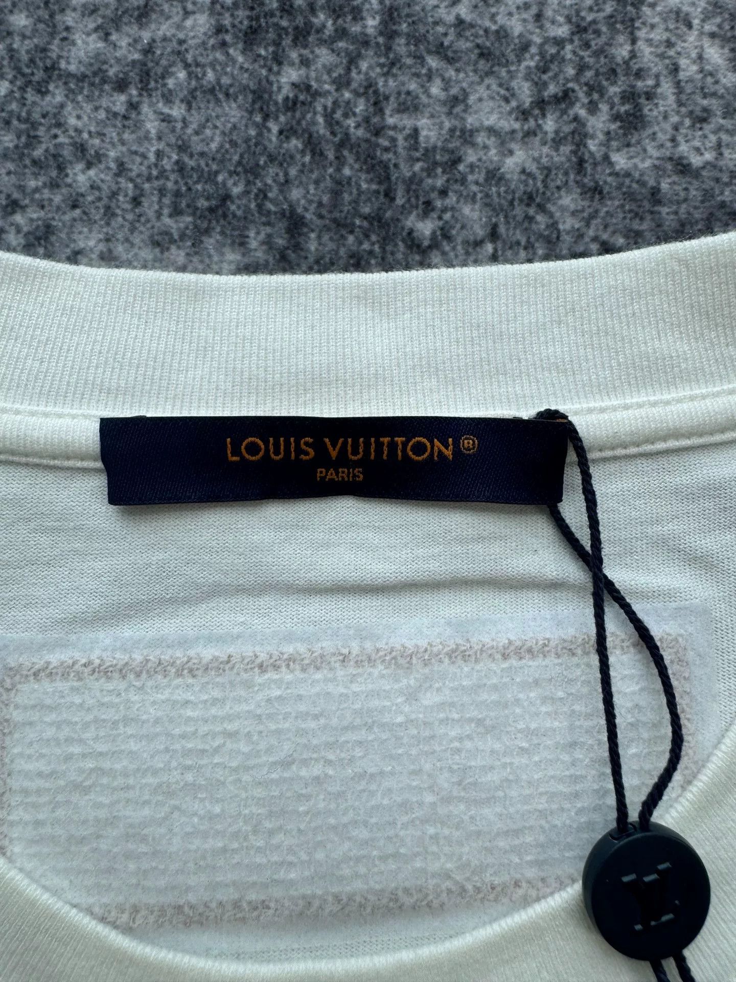Louis Vuitton Louis Vuitton Pharrell Beaded Logo T-Shirt Size US L / EU 52-54 / 3 - 4 Thumbnail