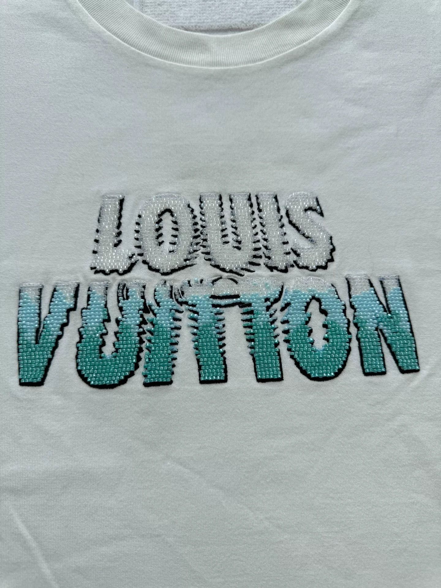 Louis Vuitton Louis Vuitton Pharrell Beaded Logo T-Shirt Size US L / EU 52-54 / 3 - 3 Thumbnail