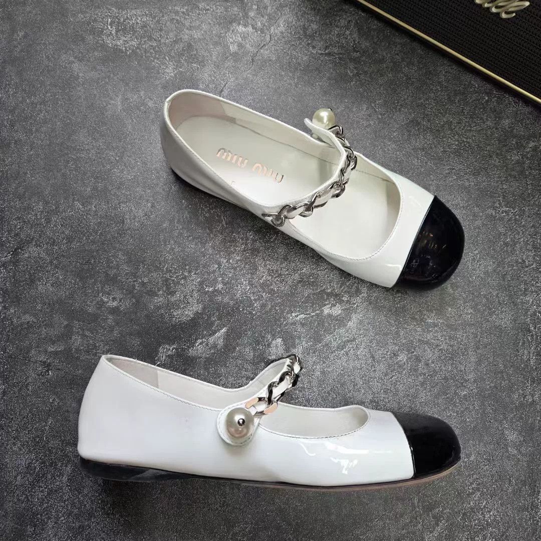 Miu Miu Miu Miu Pearl Buckle Patent Leather Flats Size US 4 / IT 34 - 3 Thumbnail