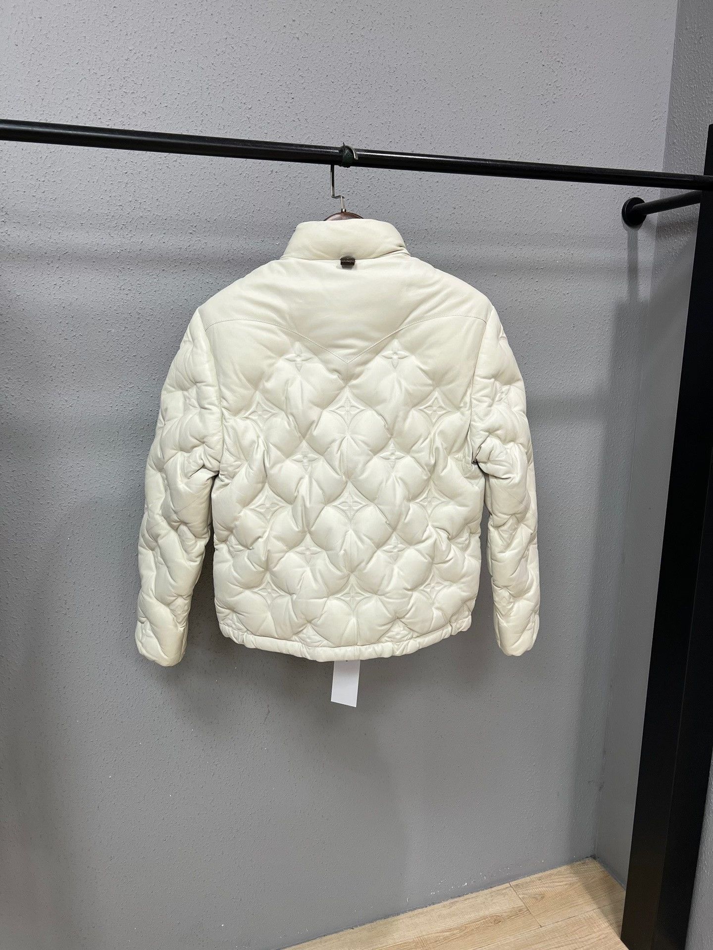 Louis Vuitton Louis Vuitton White Embossed Lambskin Down Jacket Size XS / US 0-2 / IT 36-38 - 2 Thumbnail