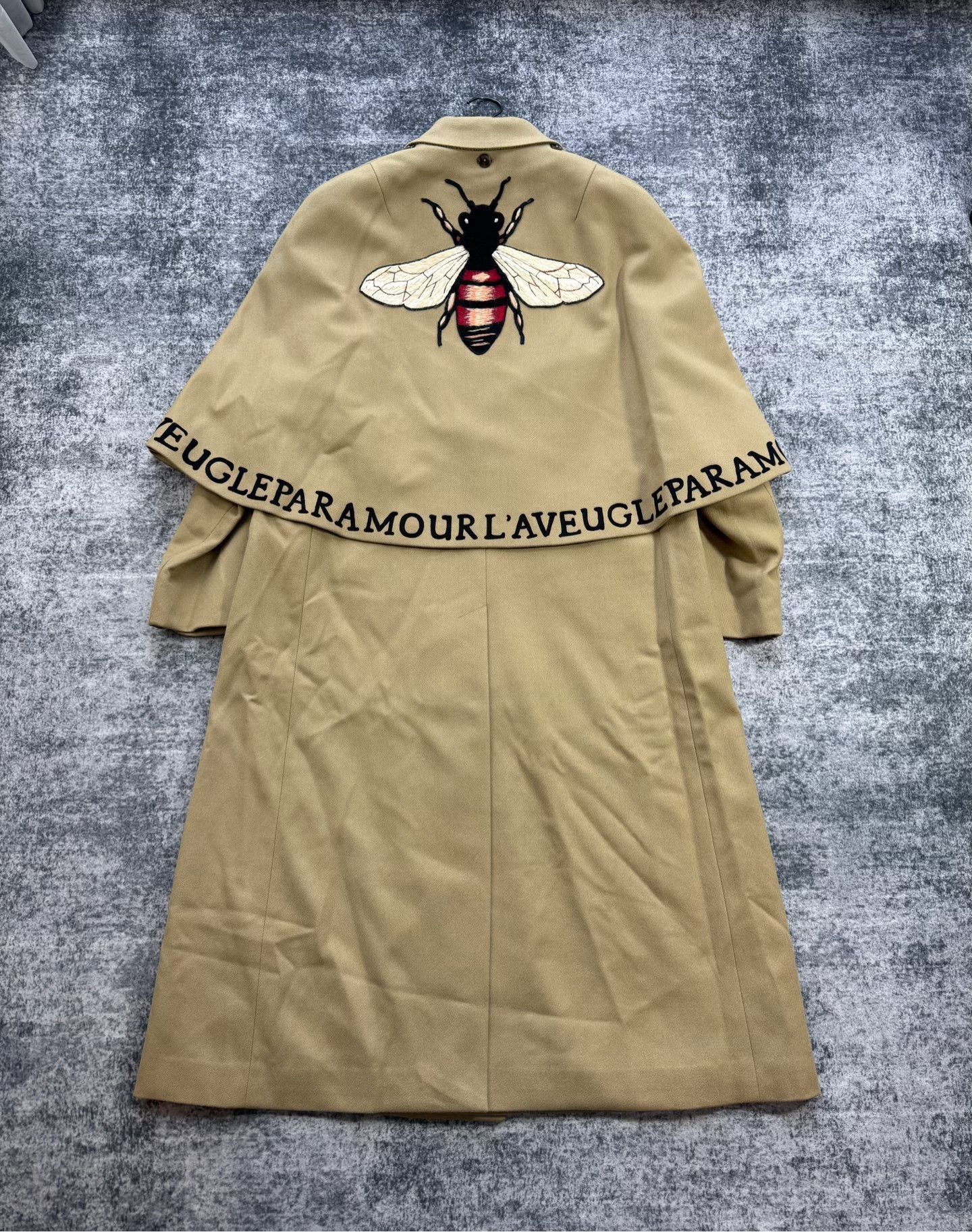 Gucci Gucci Runway Beige Slogan Bee Wool Coat Size US S / EU 44-46 / 1 - 2 Thumbnail
