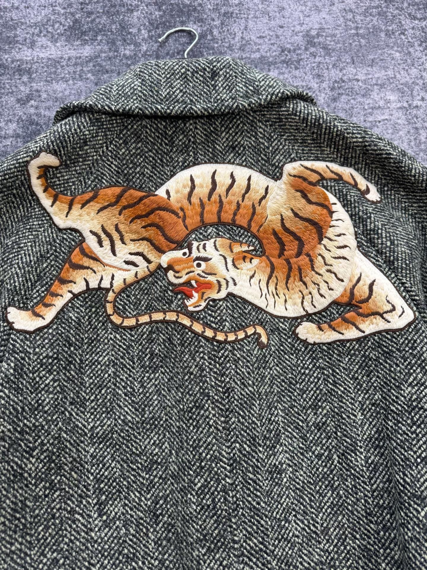 Gucci Gucci Runway Gray Tiger Embroidery Wool Coat Size US S / EU 44-46 / 1 - 8 Thumbnail