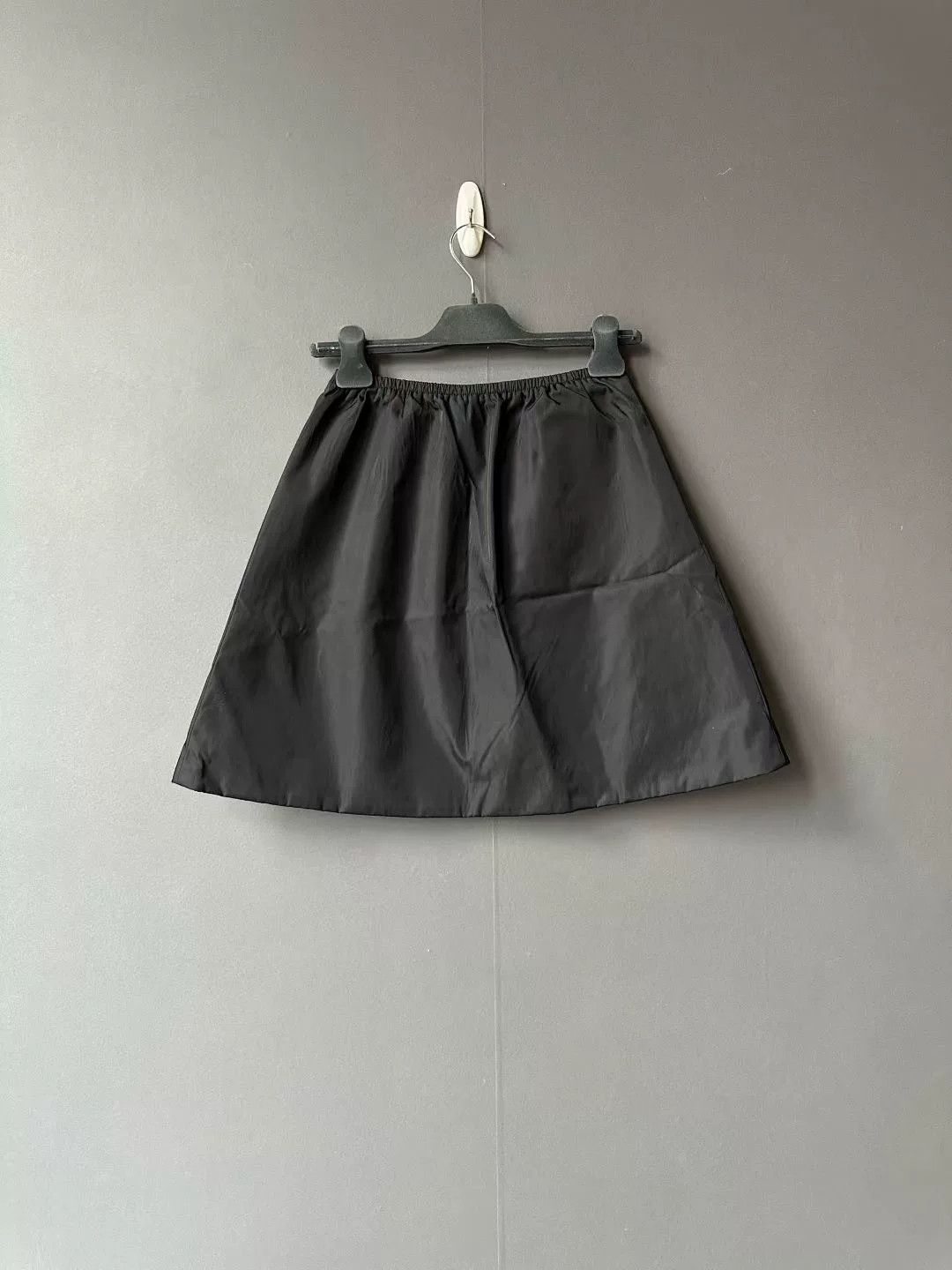 Prada Prada Nylon Zipper Triangle Logo Skirt Size 38" / US 16 / IT 52 - 2 Thumbnail