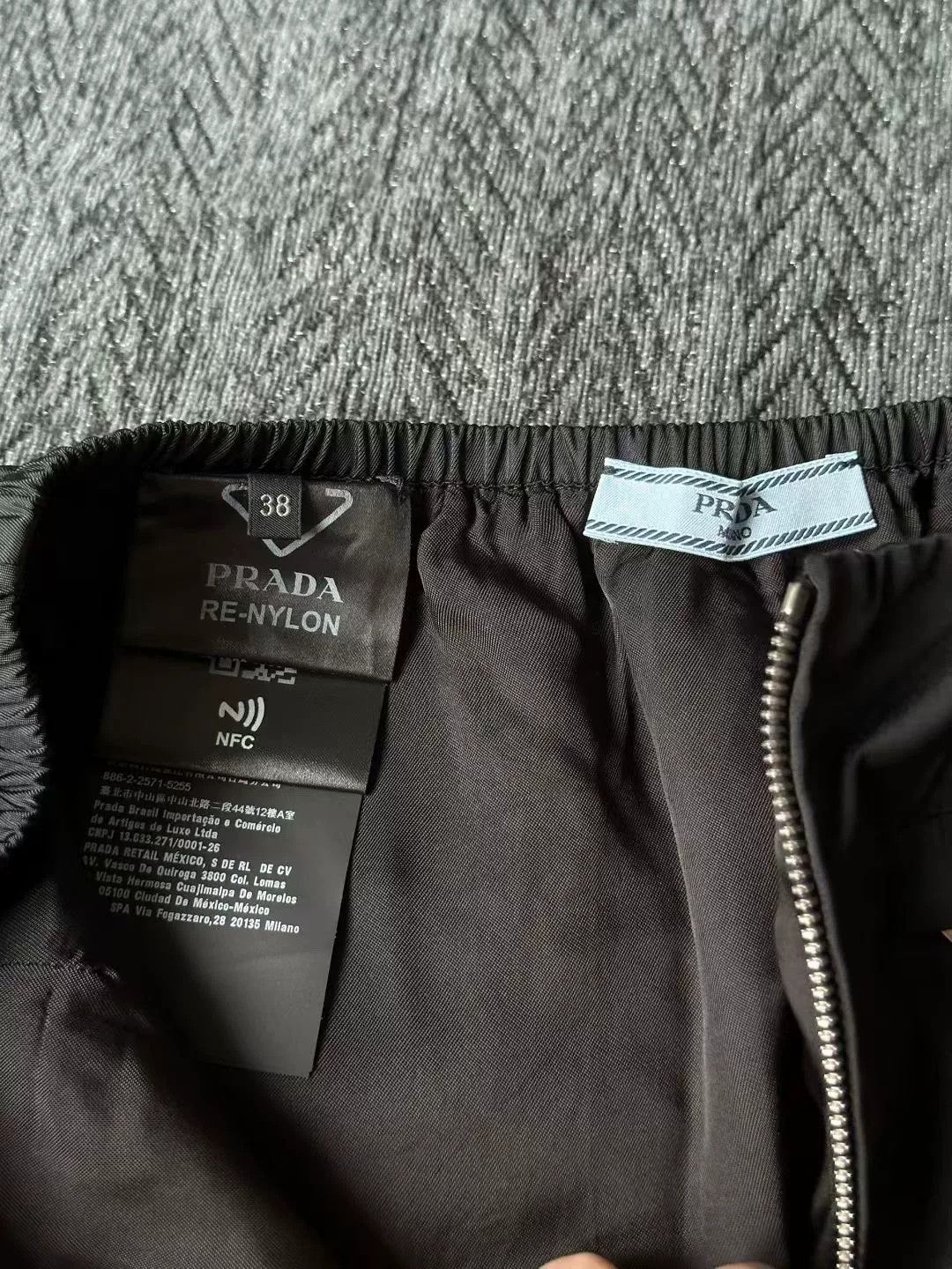 Prada Prada Nylon Zipper Triangle Logo Skirt Size 38" / US 16 / IT 52 - 3 Thumbnail