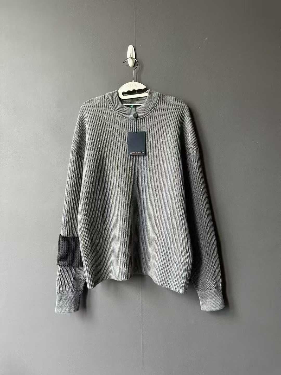 Louis Vuitton Louis Vuitton Earth Embroidery Gray Cuff Sweater Size US S / EU 44-46 / 1 - 2 Thumbnail