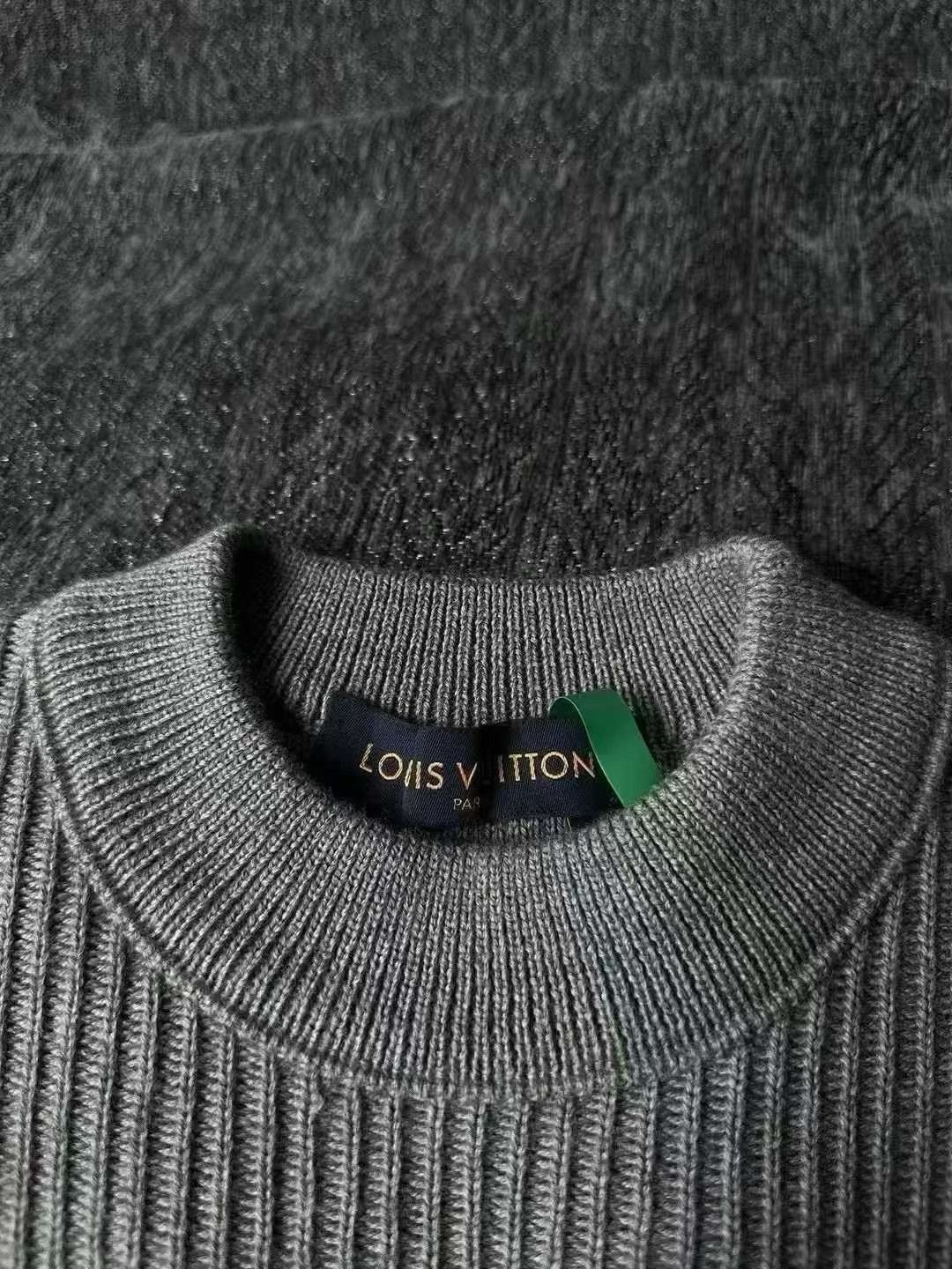 Louis Vuitton Louis Vuitton Earth Embroidery Gray Cuff Sweater Size US S / EU 44-46 / 1 - 3 Thumbnail