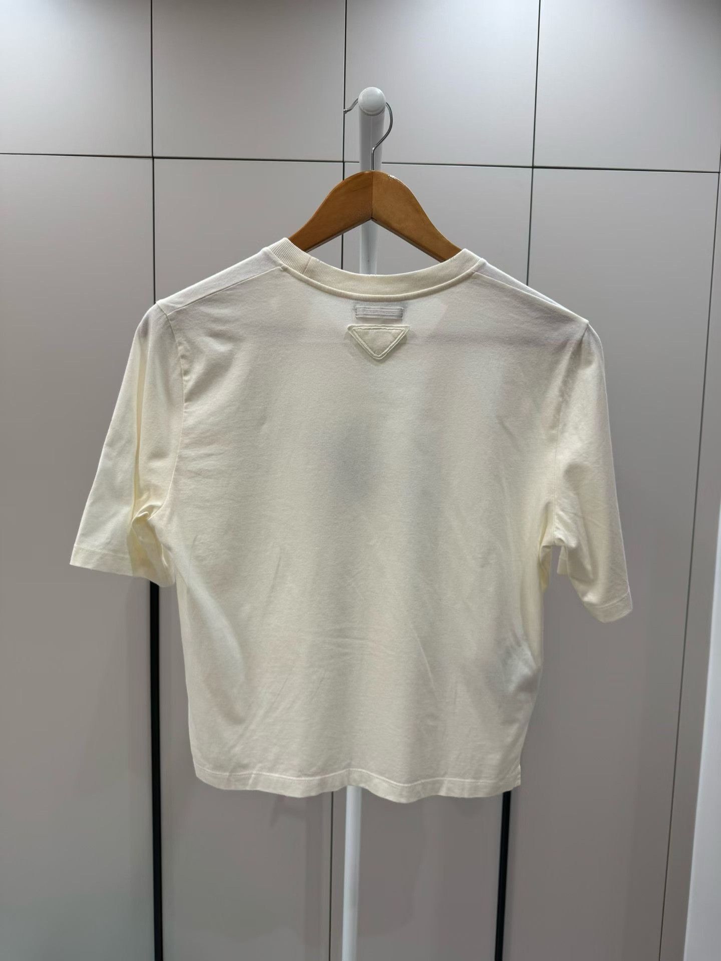 Prada Prada Beige Chest Letter T-Shirt Size US M / EU 48-50 / 2 - 2 Thumbnail