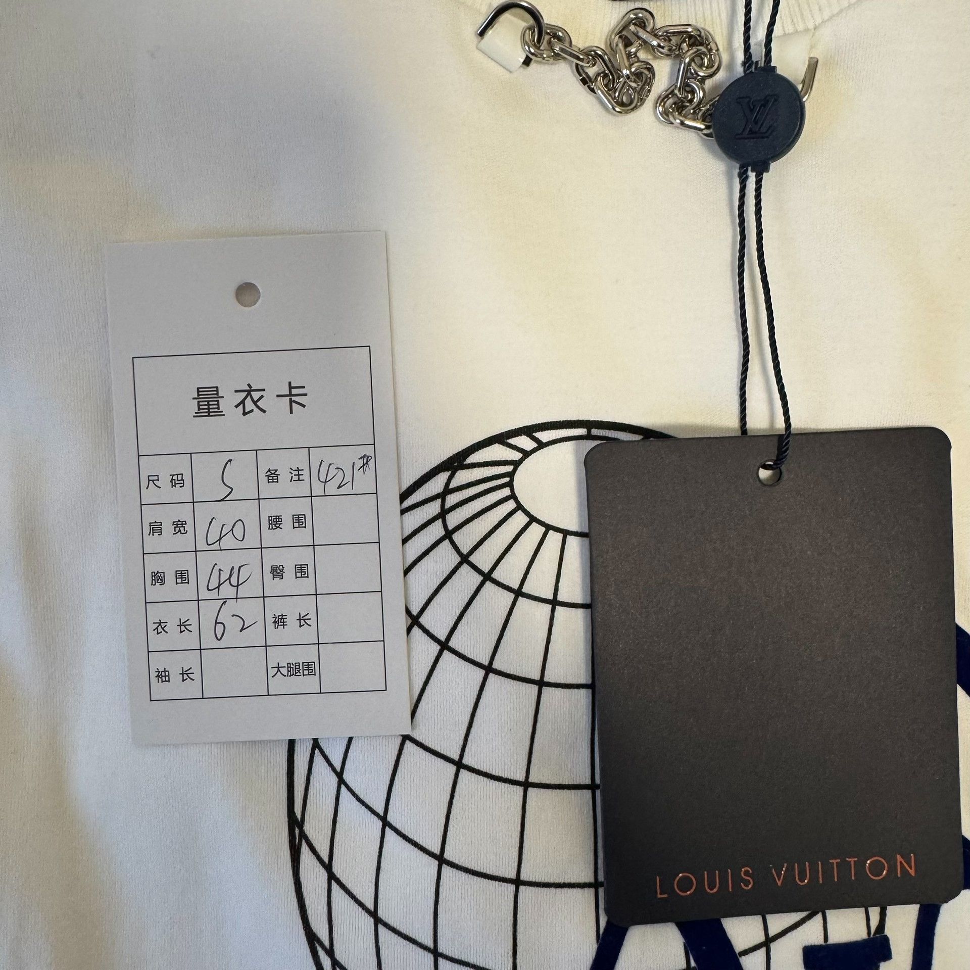 Louis Vuitton Louis Vuitton Globe Chain T-Shirt US S Size US S / EU 44-46 / 1 - 6 Thumbnail