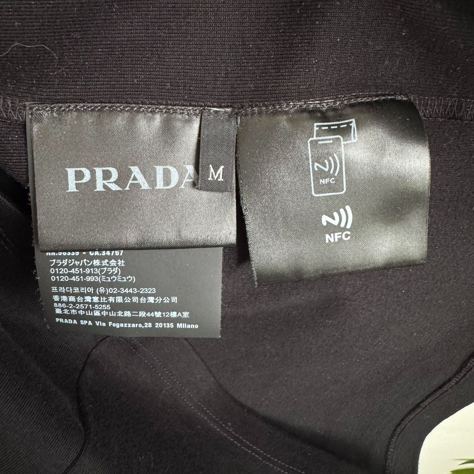 Prada Prada Triangle Logo T-Shirt Size M Size US M / EU 48-50 / 2 - 4 Thumbnail