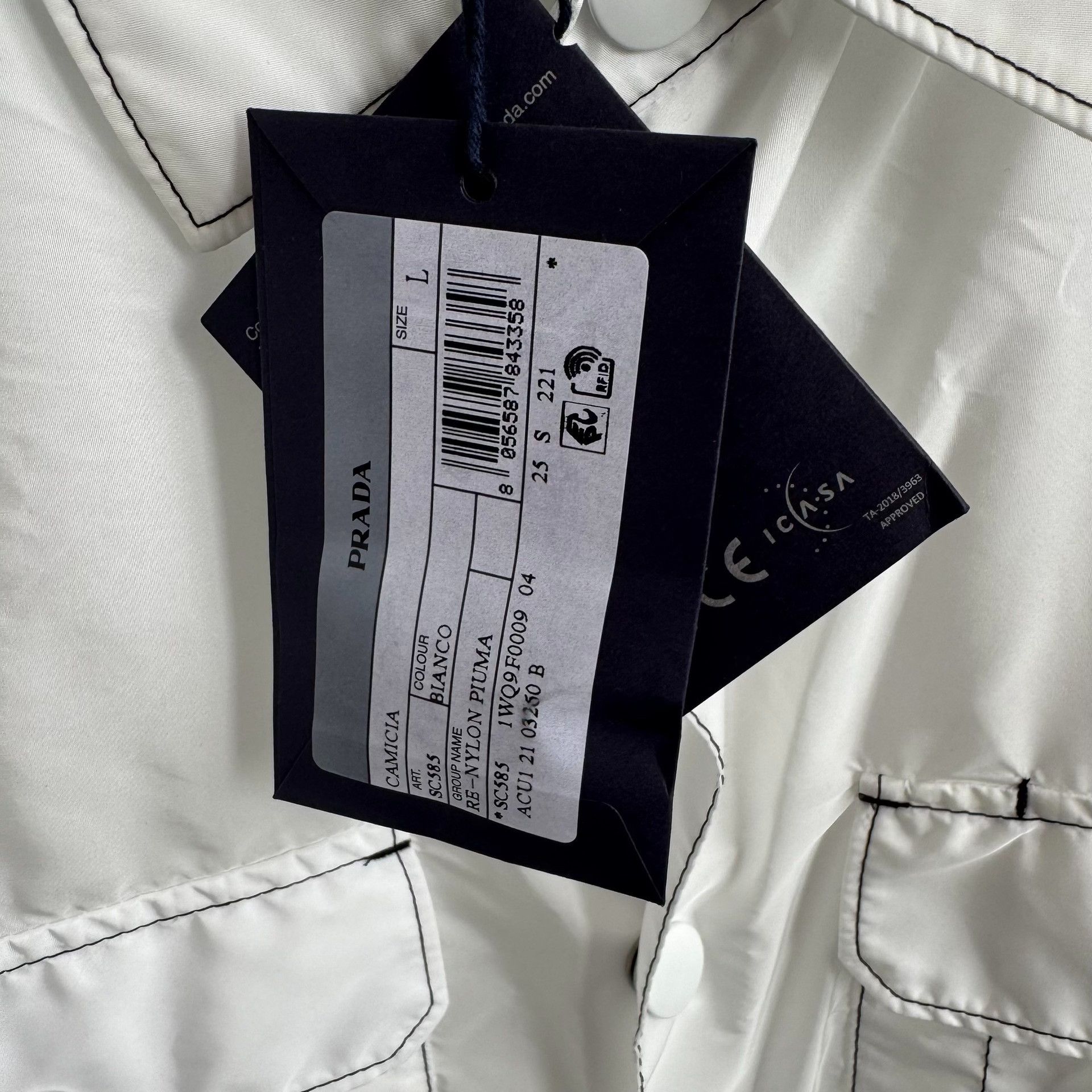 Prada Prada Re-Nylon Triangle Logo Shirt Size L Size US L / EU 52-54 / 3 - 4 Thumbnail