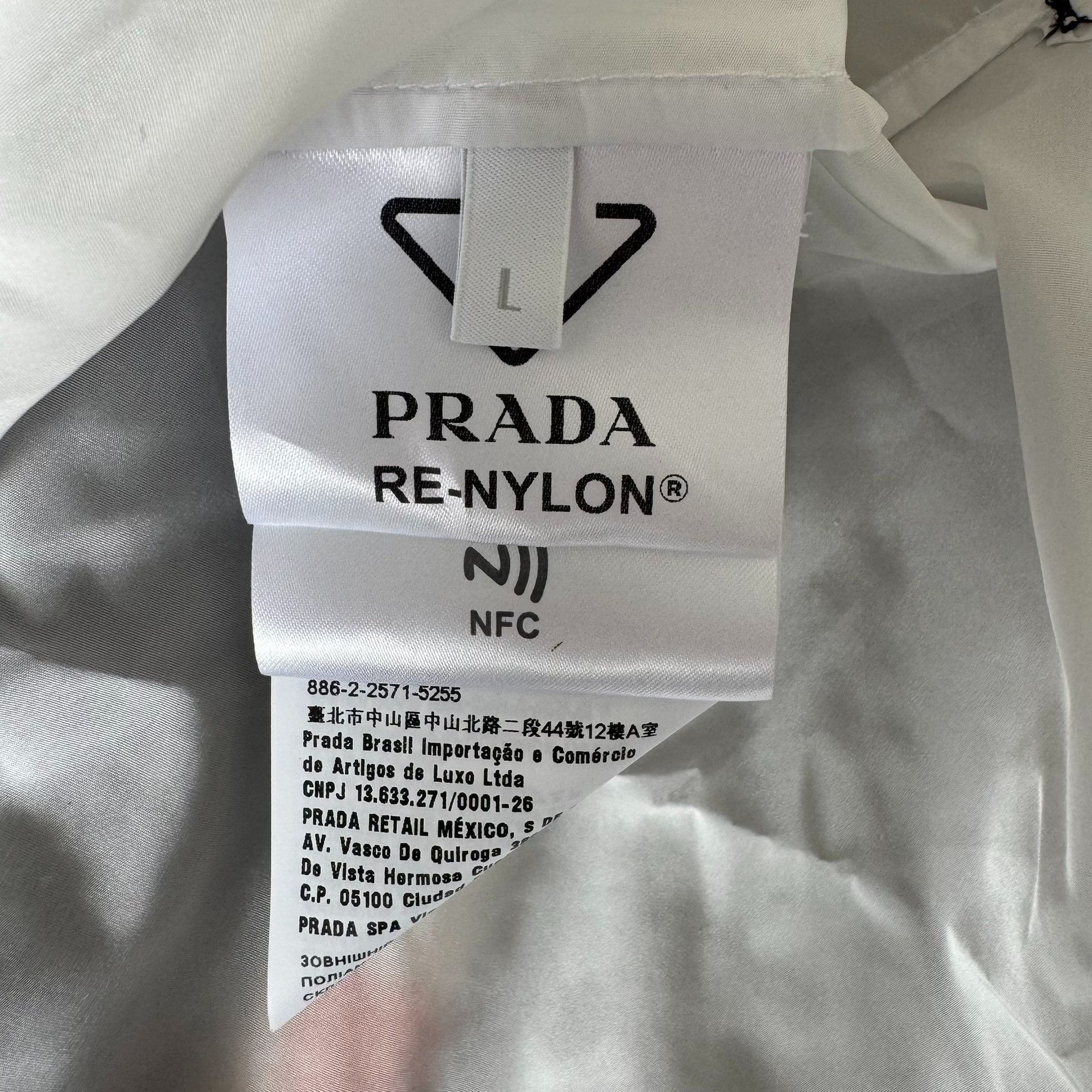 Prada Prada Re-Nylon Triangle Logo Shirt Size L Size US L / EU 52-54 / 3 - 5 Thumbnail