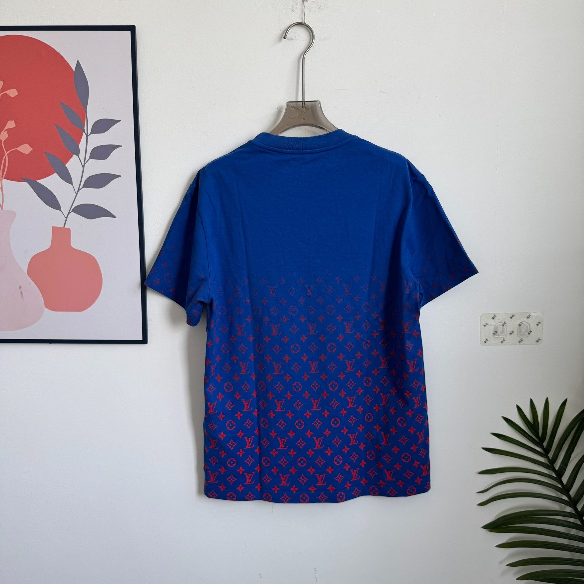 Louis Vuitton Louis Vuitton Gradient Monogram T-Shirt L Size US L / EU 52-54 / 3 - 2 Thumbnail