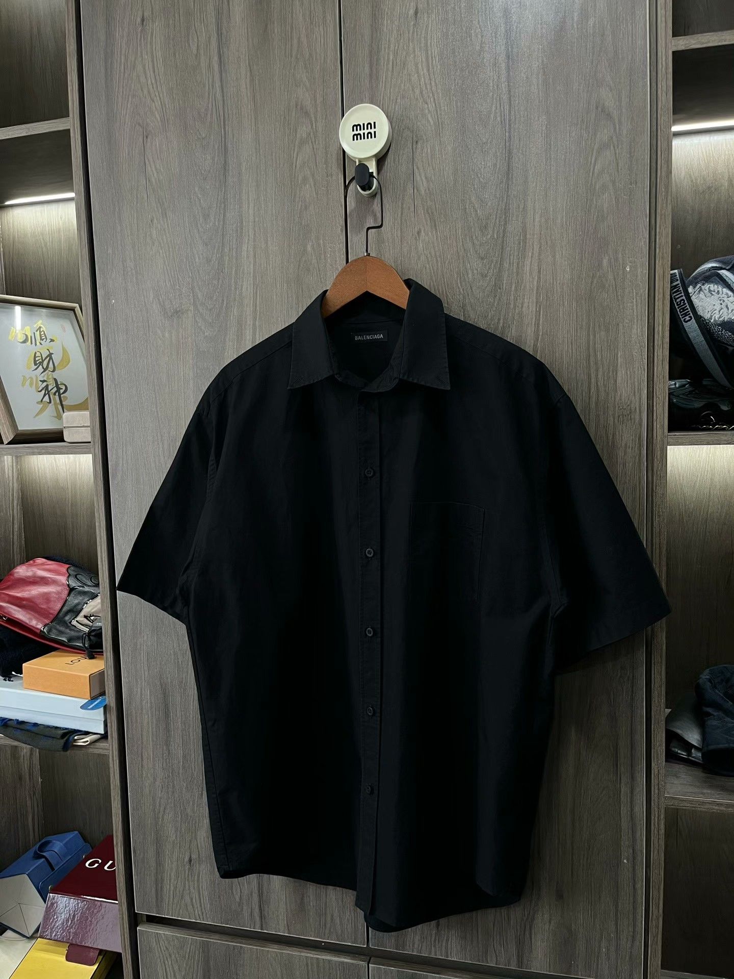 Balenciaga Balenciaga Spray Unity Logo Short Sleeve Shirt 37 Size US S / EU 44-46 / 1 - 4 Thumbnail