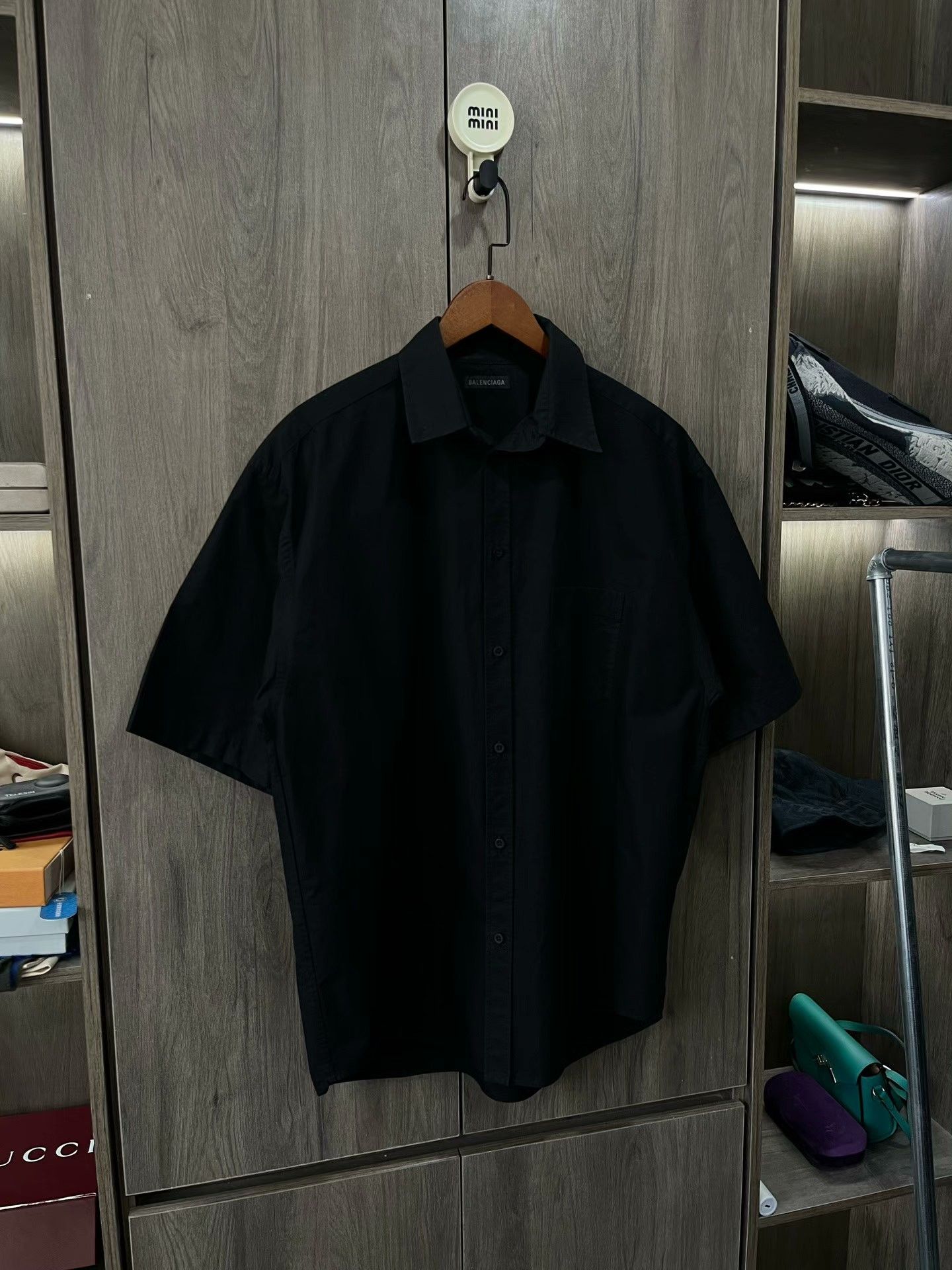 Balenciaga Balenciaga Spray Unity Logo Short Sleeve Shirt 37 Size US S / EU 44-46 / 1 - 5 Thumbnail