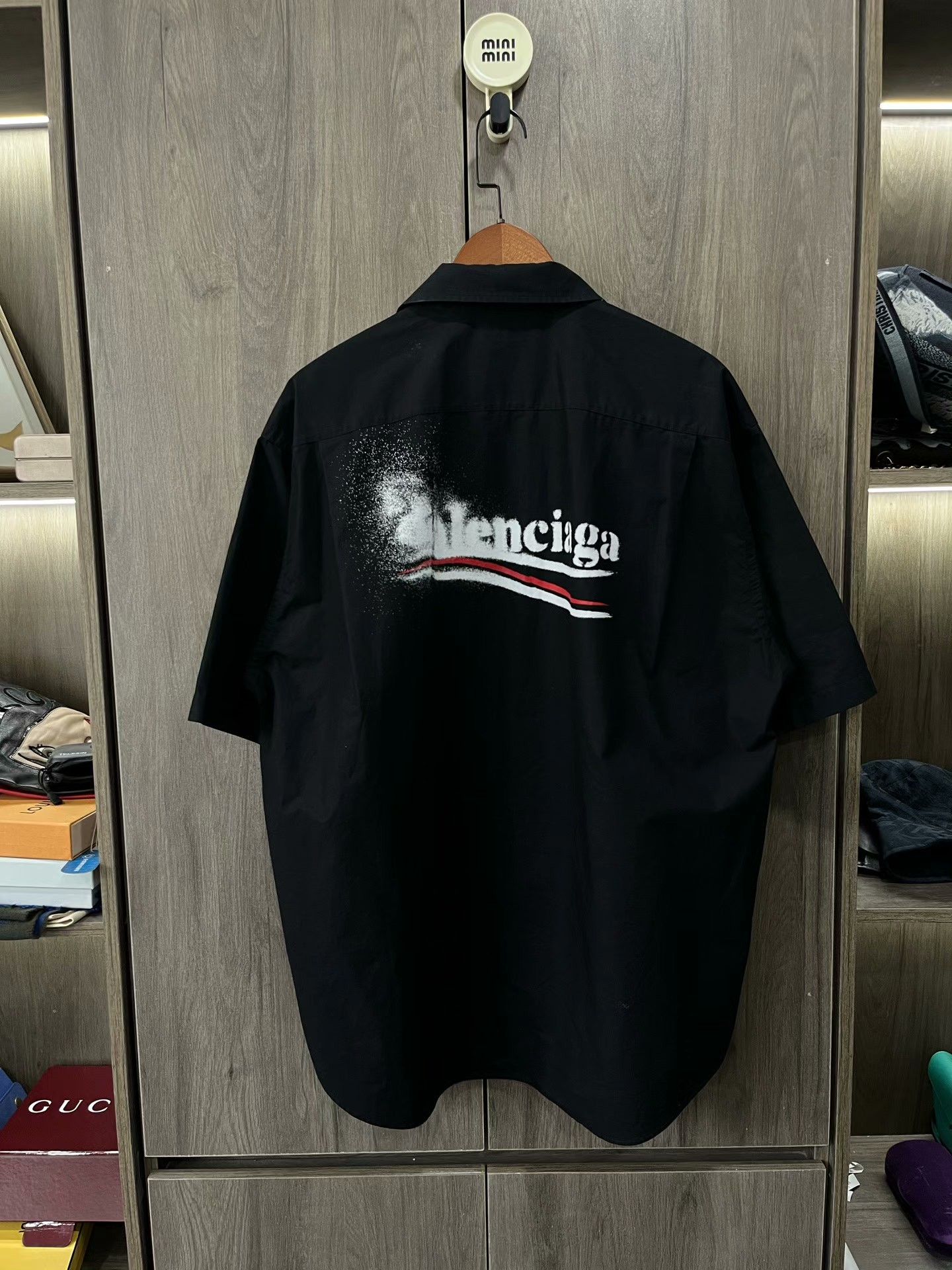 Balenciaga Balenciaga Spray Unity Logo Short Sleeve Shirt 37 Size US S / EU 44-46 / 1 - 2 Thumbnail