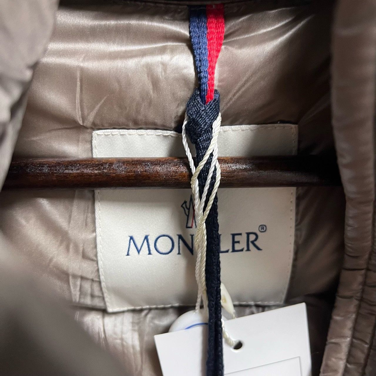 Moncler Moncler Down Down Jacket L Women Size L / US 10 / IT 46 - 3 Thumbnail