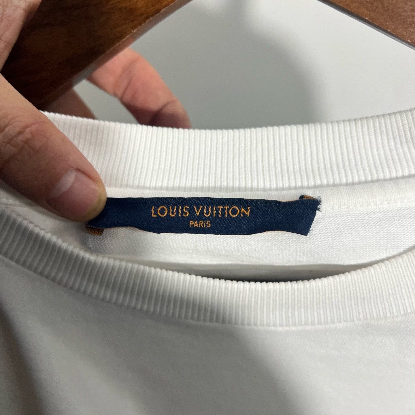 Louis Vuitton Louis Vuitton Retro White T-Shirt M Women Size M / US 6-8 / IT 42-44 - 3 Thumbnail