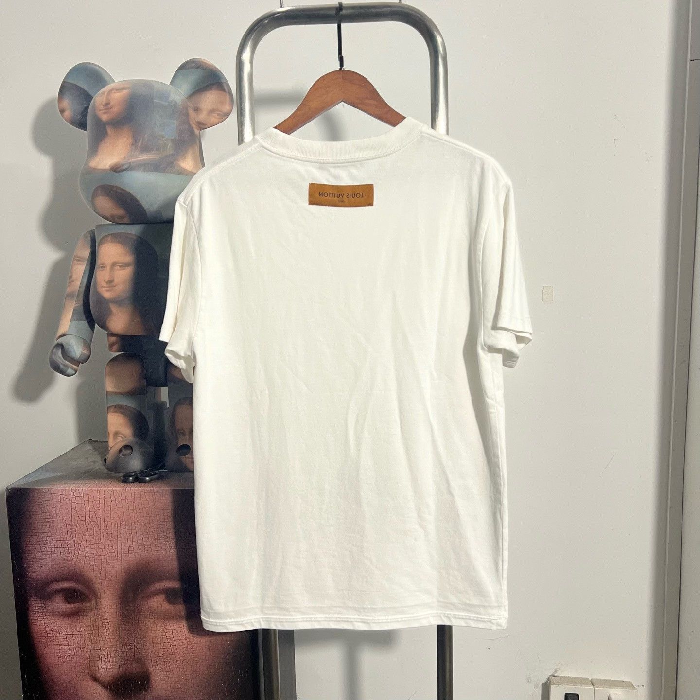 Louis Vuitton Louis Vuitton Retro White T-Shirt M Women Size M / US 6-8 / IT 42-44 - 2 Thumbnail