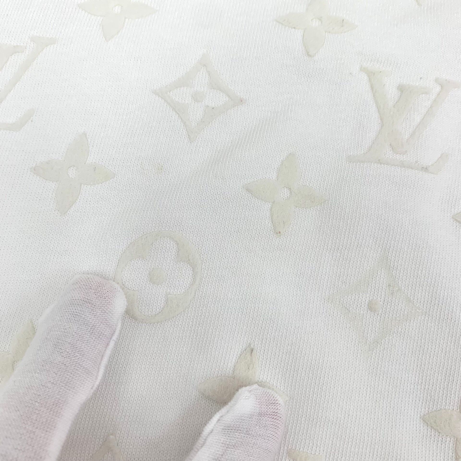 Louis Vuitton Louis Vuitton Monogram Embossed T-Shirt Size M Size US M / EU 48-50 / 2 - 7 Thumbnail