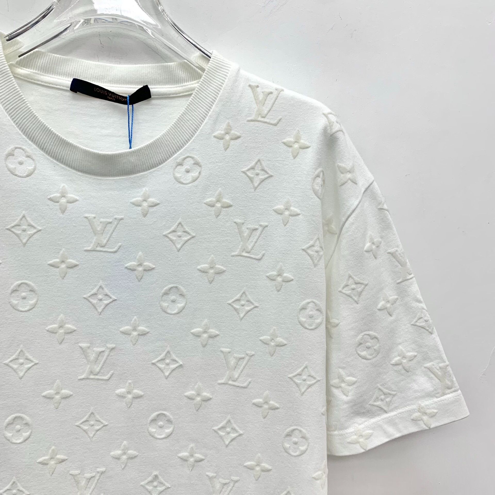Louis Vuitton Louis Vuitton Monogram Embossed T-Shirt Size M Size US M / EU 48-50 / 2 - 3 Thumbnail