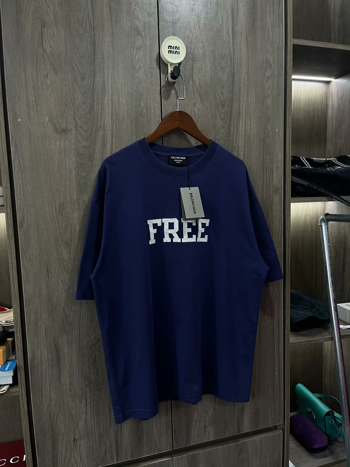 Balenciaga Balenciaga FREE Embroidered T-Shirt Size S Size US S / EU 44-46 / 1 - 4 Thumbnail