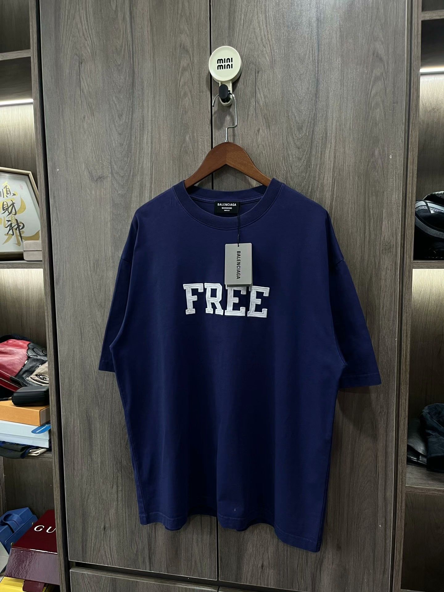 Balenciaga Balenciaga FREE Embroidered T-Shirt Size S Size US S / EU 44-46 / 1 - 8 Thumbnail