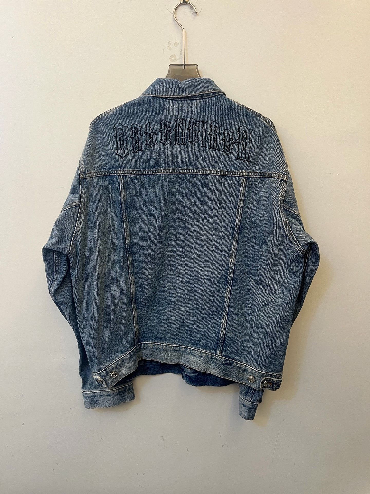 Balenciaga Balenciaga Gothic Embroidery Denim Jacket 36 Size US S / EU 44-46 / 1 - 3 Thumbnail