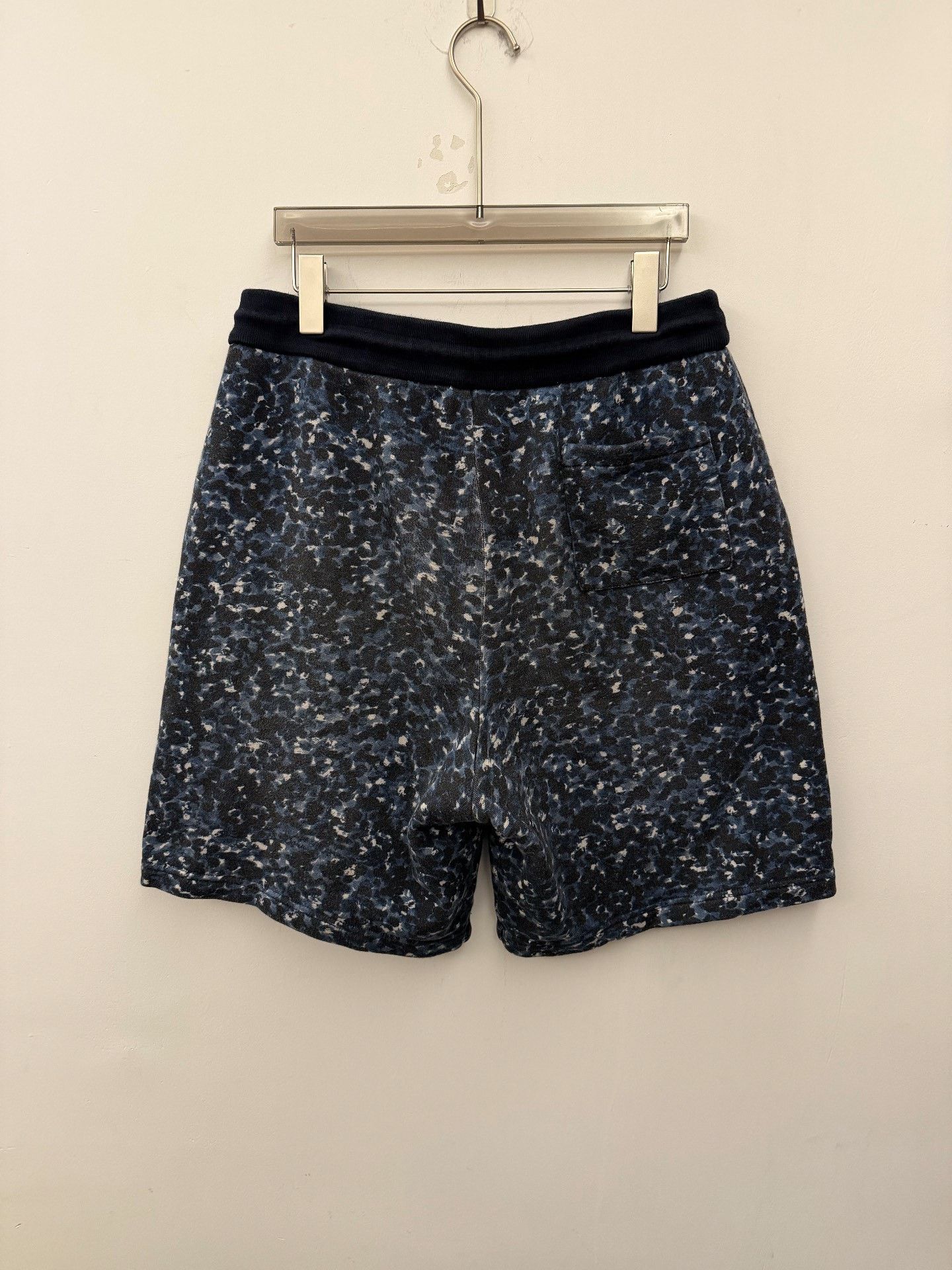 Louis Vuitton Louis Vuitton Monogram Print Sweat Shorts Size L Size US 34 / EU 50 - 2 Thumbnail