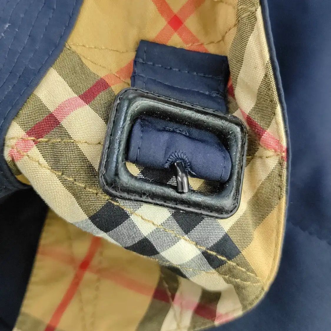 Burberry Burberry Navy Polyester Raincoat Size 48 Size US M / EU 48-50 / 2 - 7 Thumbnail