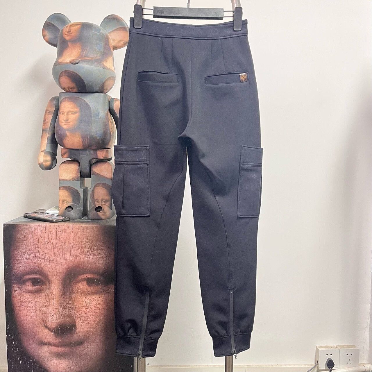 Louis Vuitton Louis Vuitton Sweatpants 30 Women Size 30" / US 8 / IT 44 - 2 Thumbnail