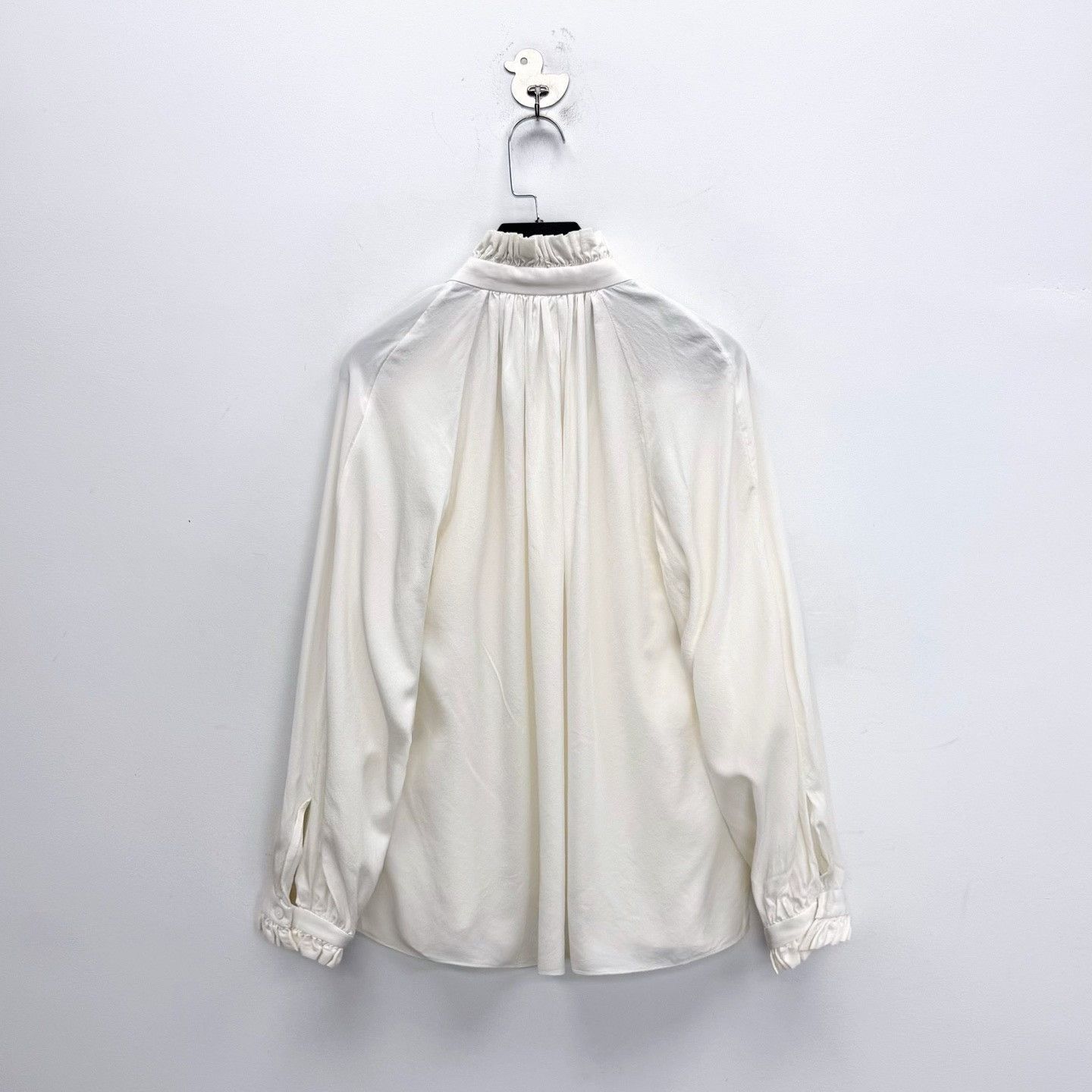 Louis Vuitton Louis Vuitton Silk Shirt with Metal Pendant Size XS / US 0-2 / IT 36-38 - 2 Thumbnail