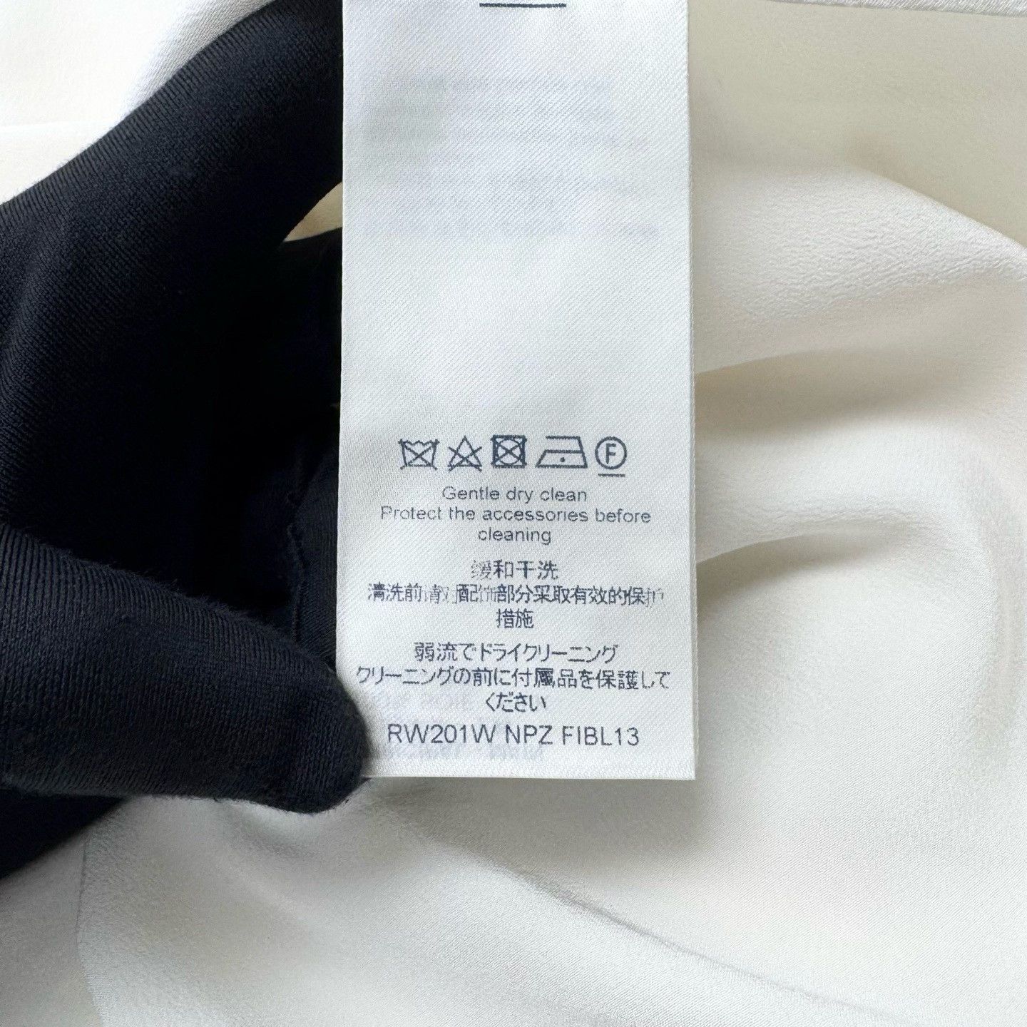 Louis Vuitton Louis Vuitton Silk Shirt with Metal Pendant Size XS / US 0-2 / IT 36-38 - 5 Thumbnail