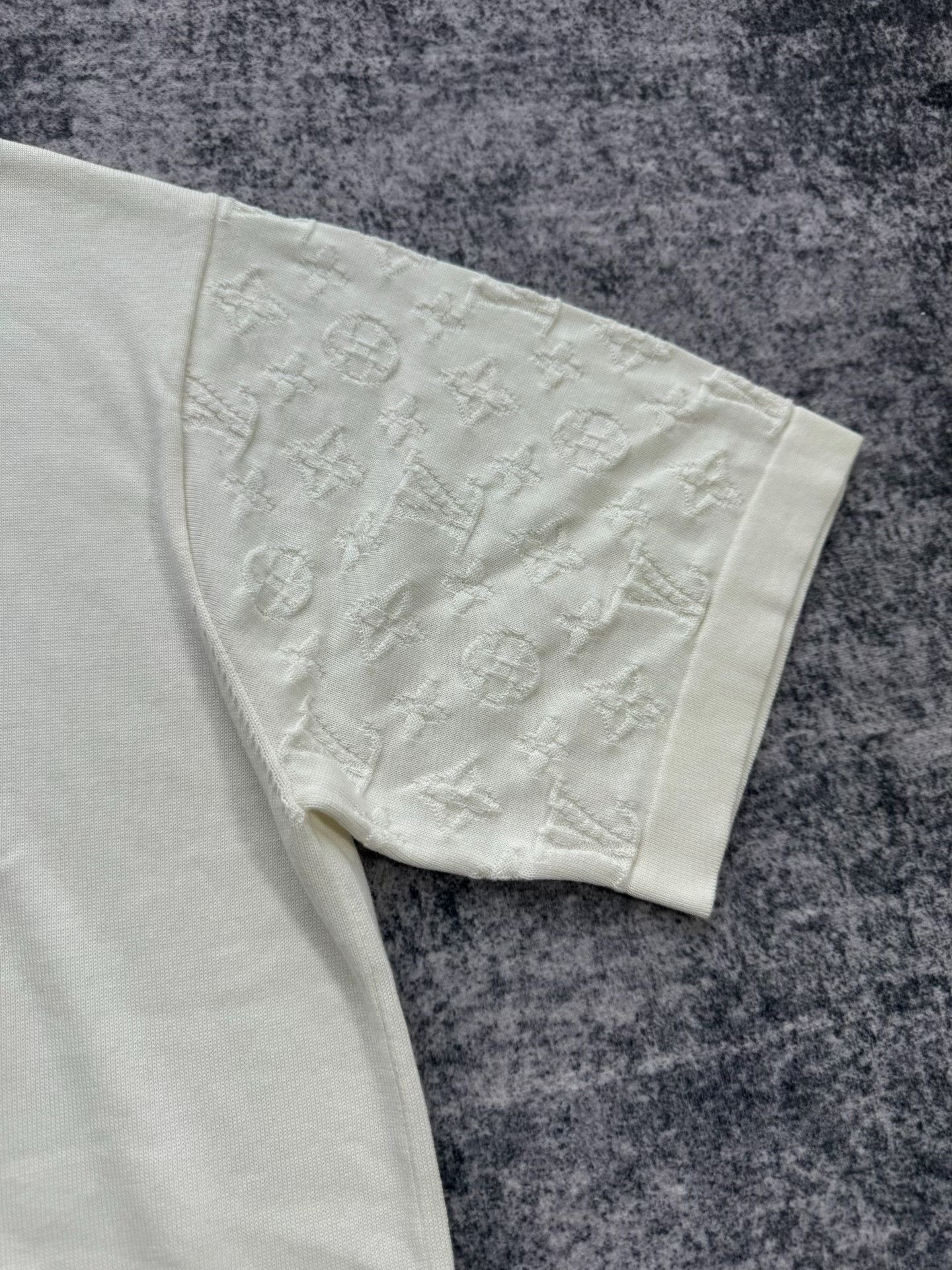 Louis Vuitton Louis Vuitton White Knit Short-Sleeve Top Size US XL / EU 56 / 4 - 5 Thumbnail