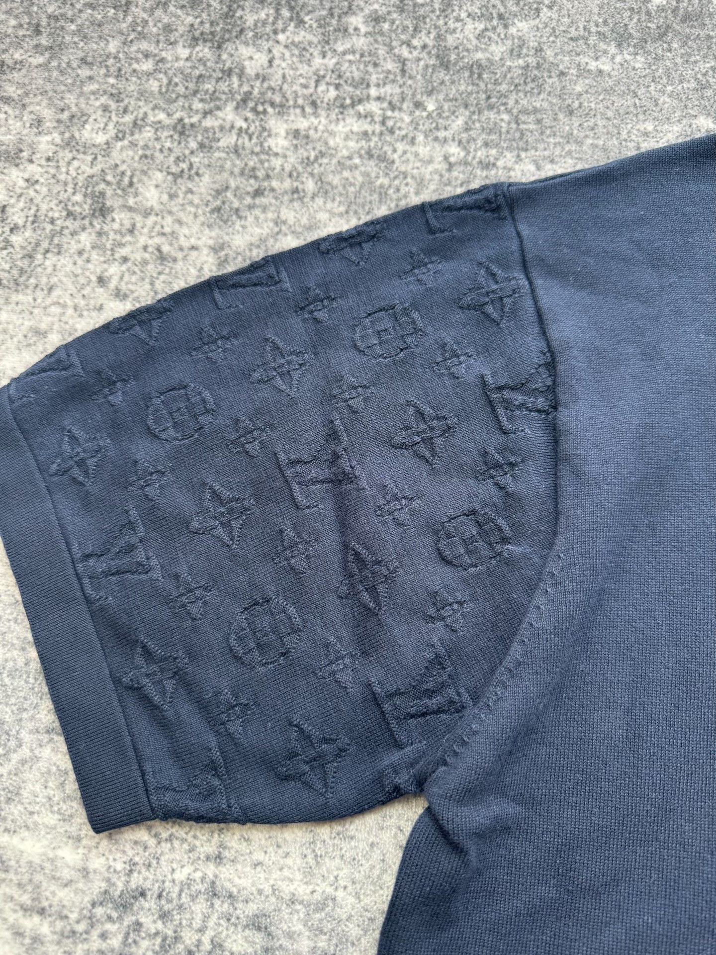 Louis Vuitton Louis Vuitton Knit Short-Sleeve Embossed Print Size US L / EU 52-54 / 3 - 5 Thumbnail