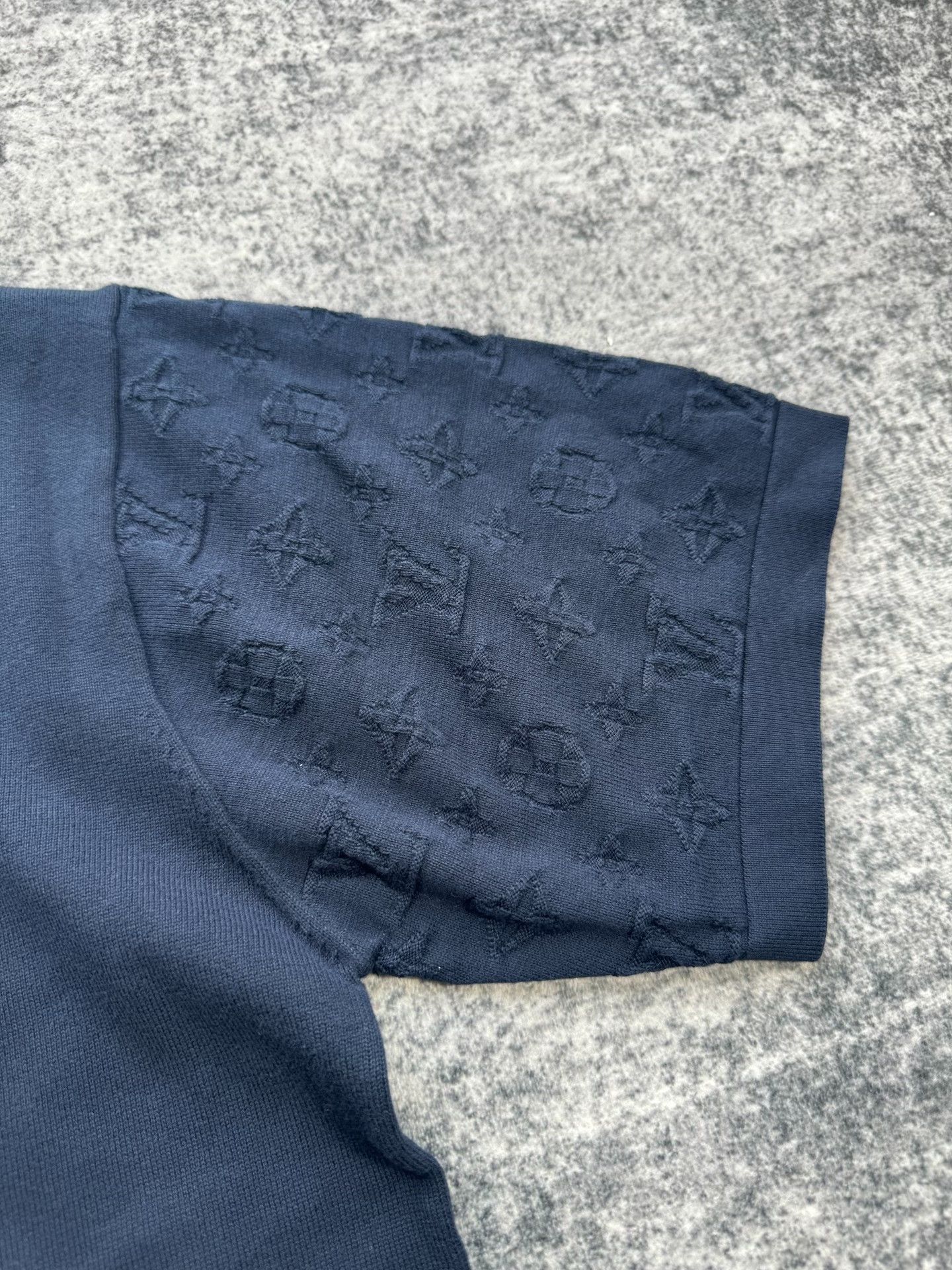 Louis Vuitton Louis Vuitton Knit Short-Sleeve Embossed Print Size US L / EU 52-54 / 3 - 6 Thumbnail