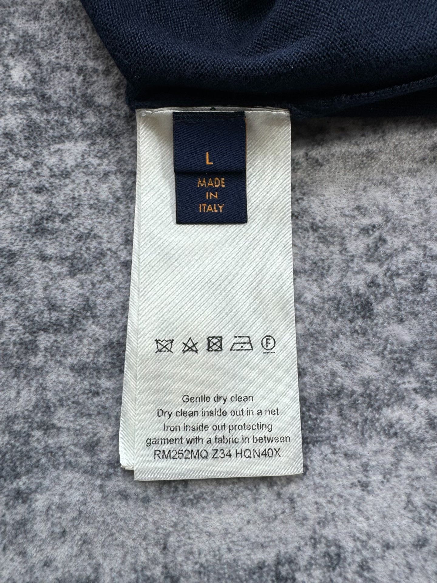 Louis Vuitton Louis Vuitton Knit Short-Sleeve Embossed Print Size US L / EU 52-54 / 3 - 7 Thumbnail