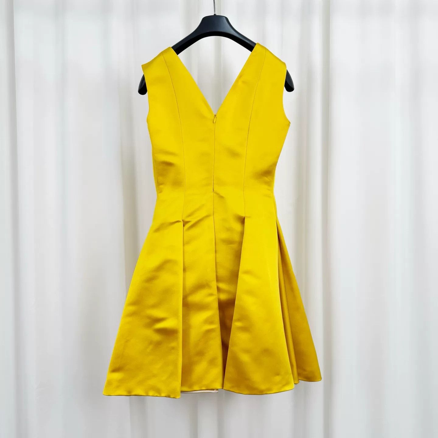 Dior Dior Yellow Thick Silk V-Neck Dress Size S / US 4 / IT 40 - 2 Thumbnail