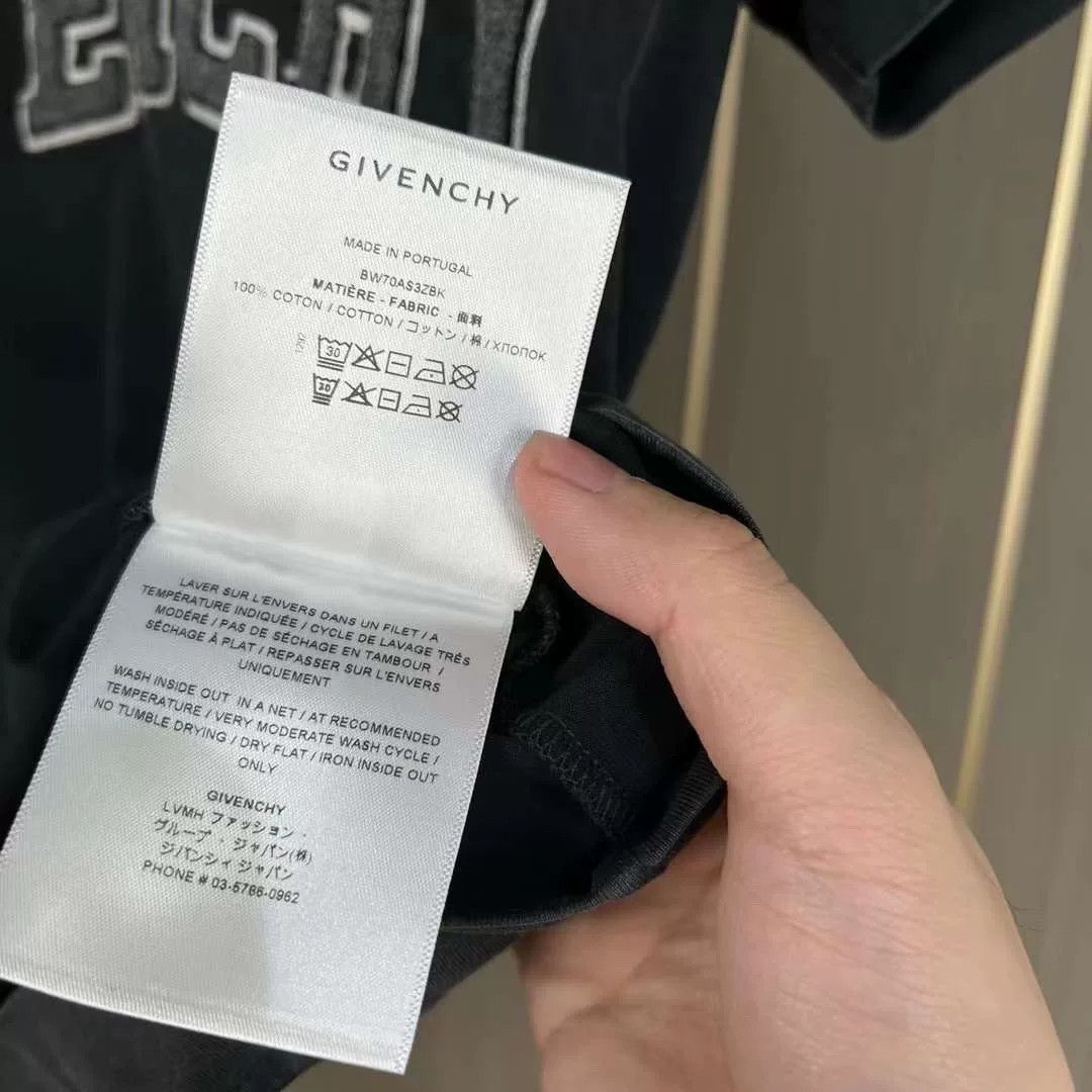 Givenchy Givenchy Flocked Lettering Washed T-Shirt Size XS / US 0-2 / IT 36-38 - 5 Thumbnail