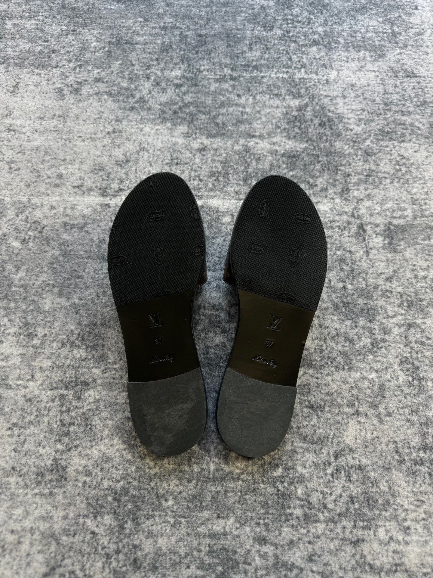 Louis Vuitton Louis Vuitton Daphne Gold Buckle Flat Slippers Size US 6 / IT 36 - 9 Thumbnail