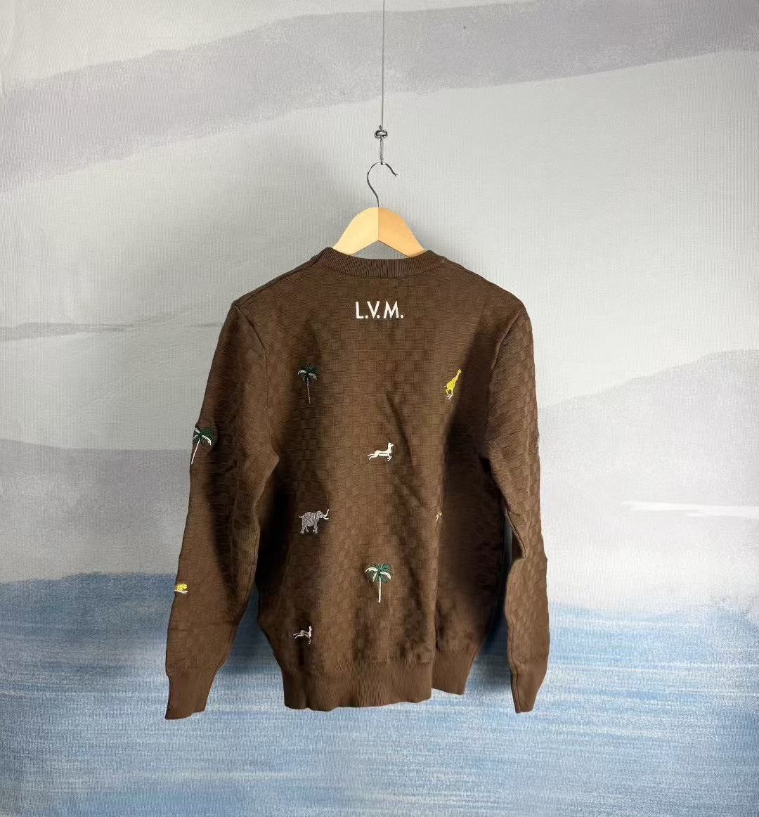 Louis Vuitton Louis Vuitton Brown Animal Embroidery Sweater Size US S / EU 44-46 / 1 - 2 Thumbnail