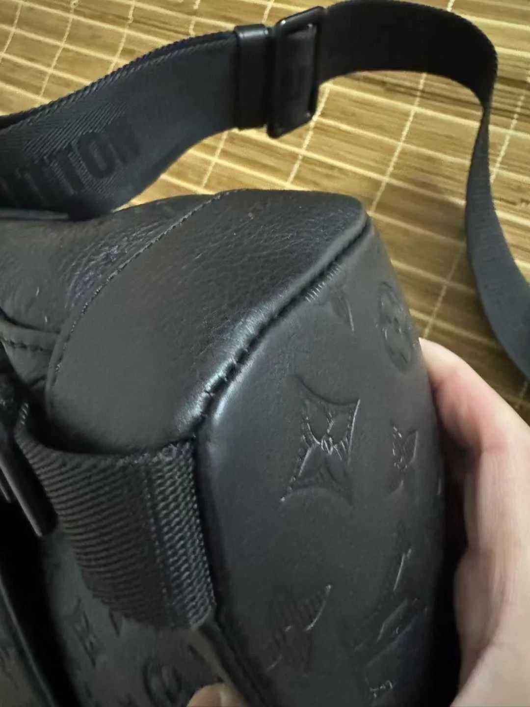 Louis Vuitton Louis Vuitton Black Subtle Pattern Messenger Bag Size ONE SIZE - 5 Thumbnail