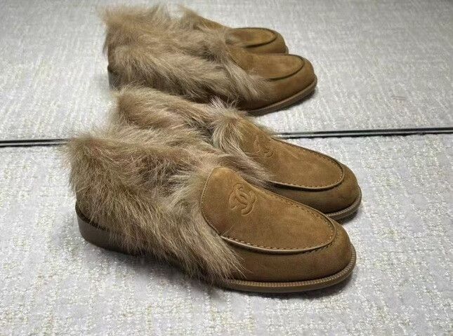 Chanel Chanel 25N Brown Suede Fur Loafers Size US 7.5 / IT 37.5 - 9 Thumbnail
