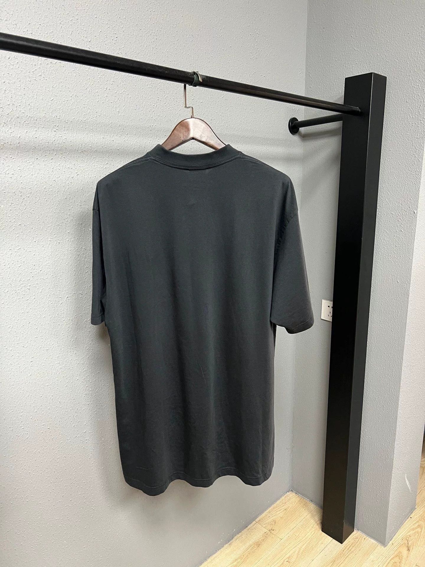 Balenciaga Balenciaga Bat Logo Short Sleeve Size US S / EU 44-46 / 1 - 2 Thumbnail