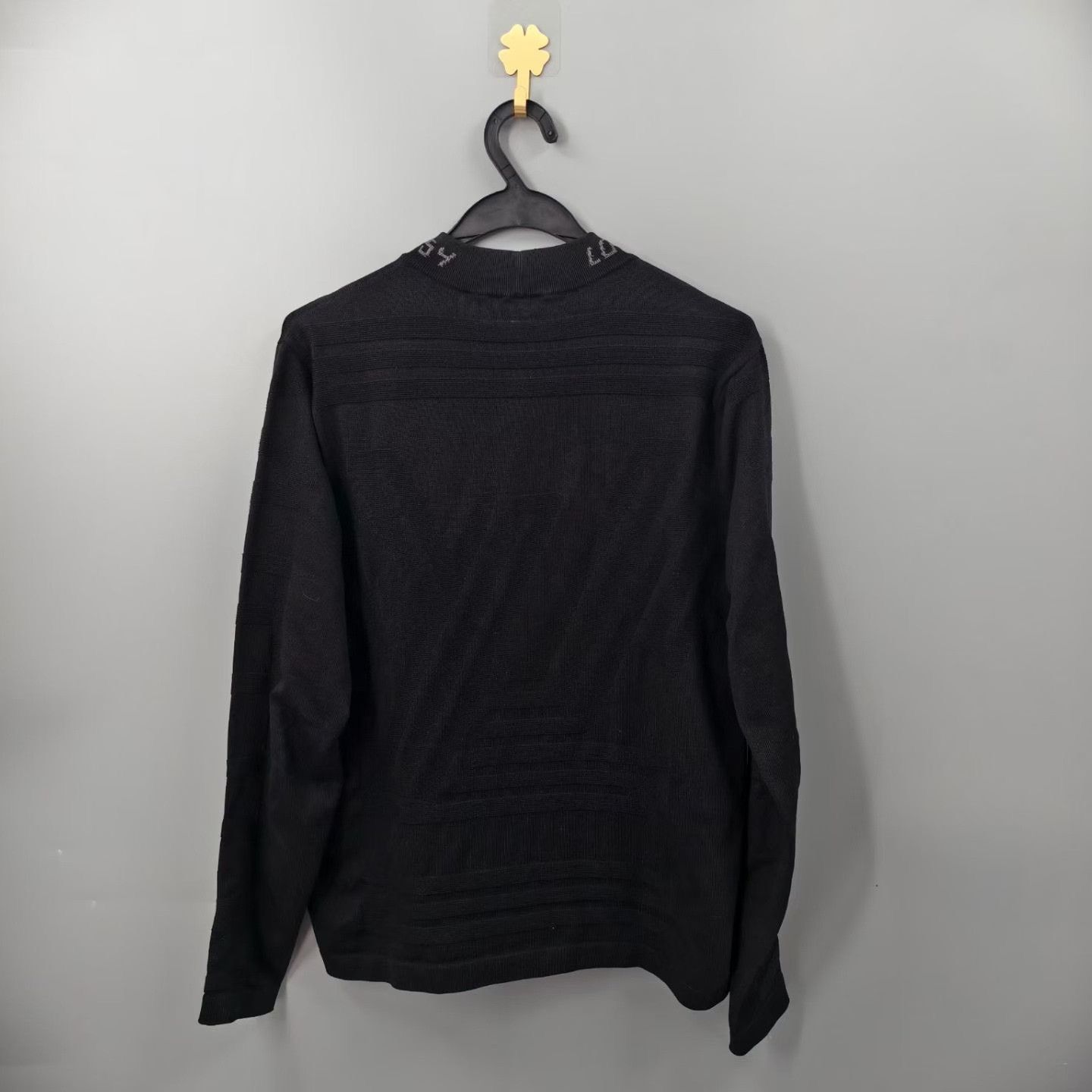 Louis Vuitton Louis Vuitton Lv Collar Logo Embossed Knit Size XS / US 0-2 / IT 36-38 - 2 Thumbnail