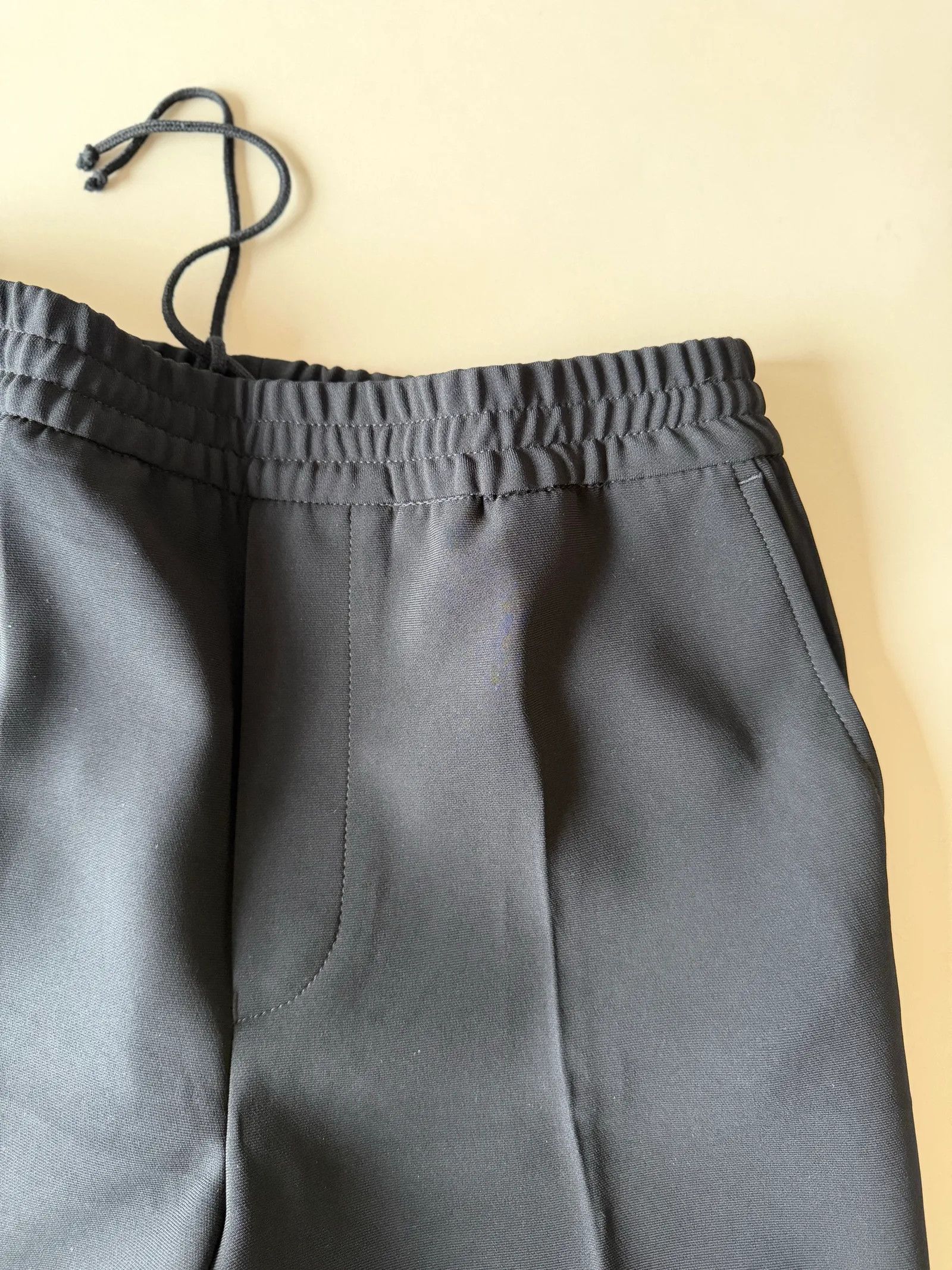 Filippa K Filippa K Matte High Waisted Shorts Shorts Size 26" / US 2 / IT 38 - 6 Thumbnail
