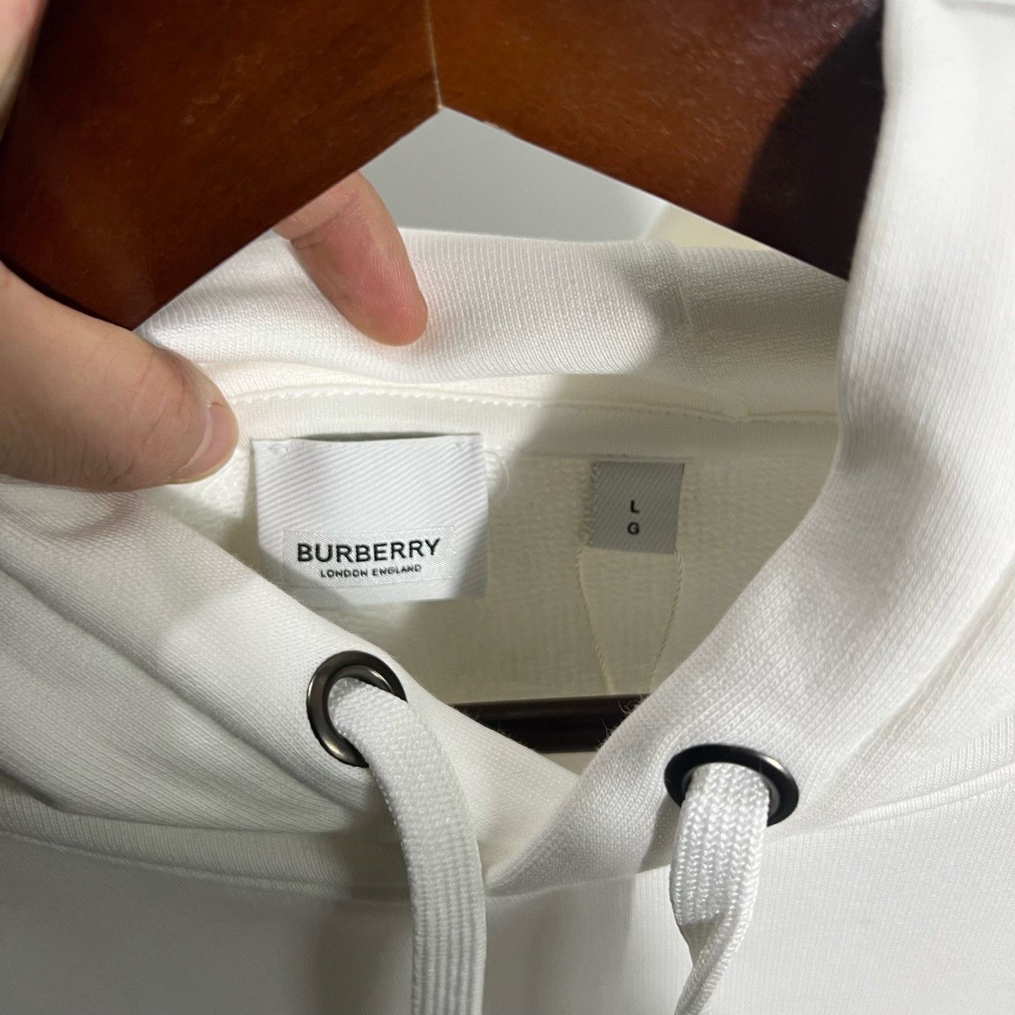 Burberry Burberry White Hoodie l Men Size US L / EU 52-54 / 3 - 3 Thumbnail