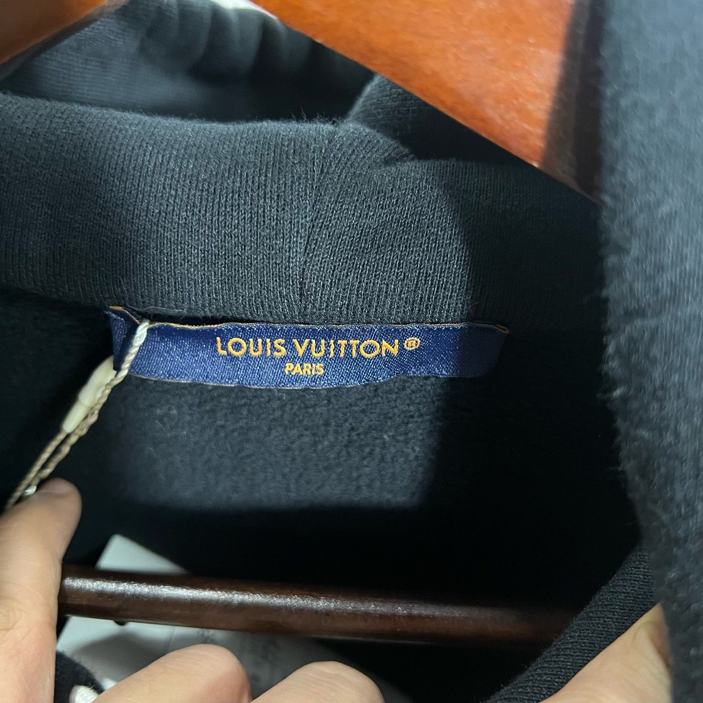 Louis Vuitton Louis Vuitton Black Hoodie s Men Size US S / EU 44-46 / 1 - 3 Thumbnail