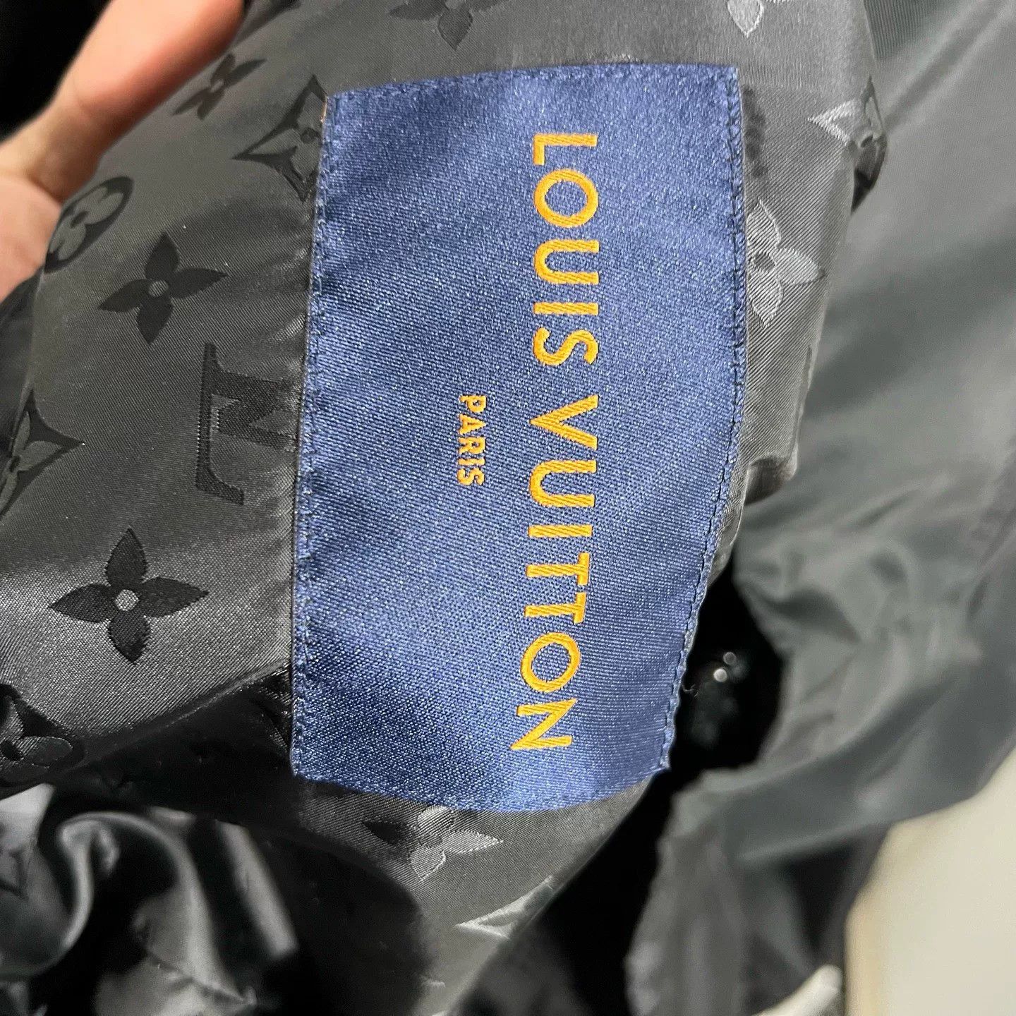 Louis Vuitton Louis Vuitton Light Jacket s Men Size US S / EU 44-46 / 1 - 3 Thumbnail
